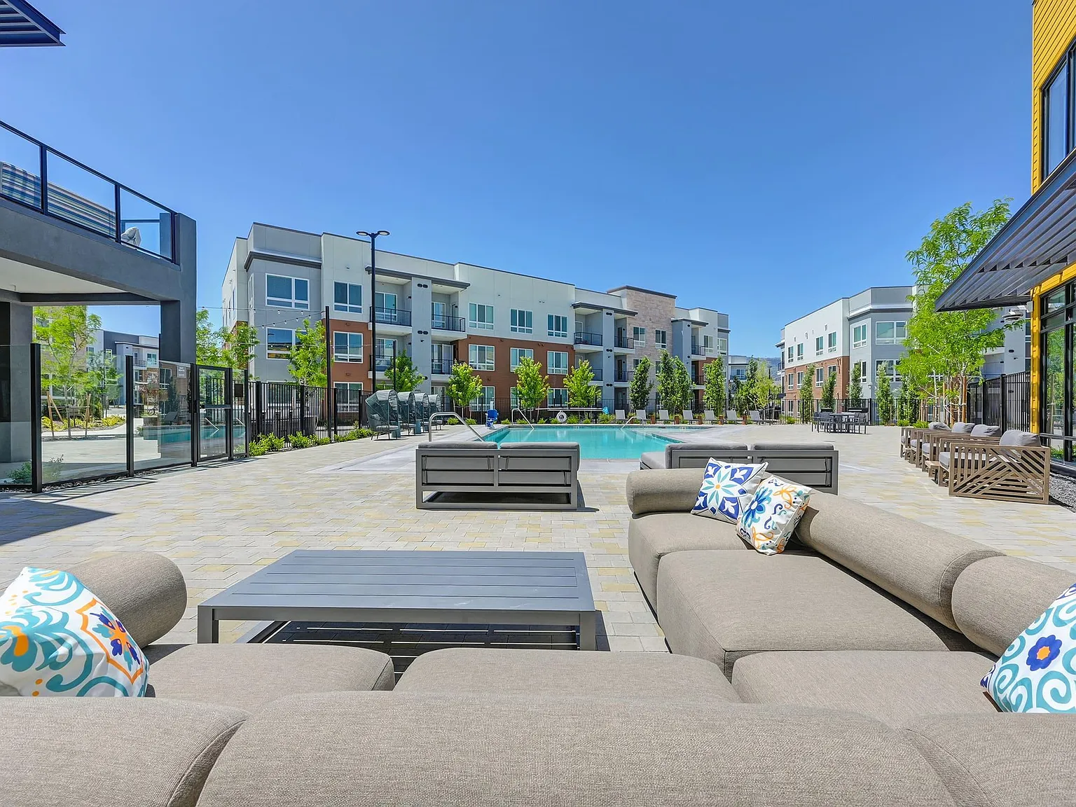 Halcyon Apartments — Photo 4