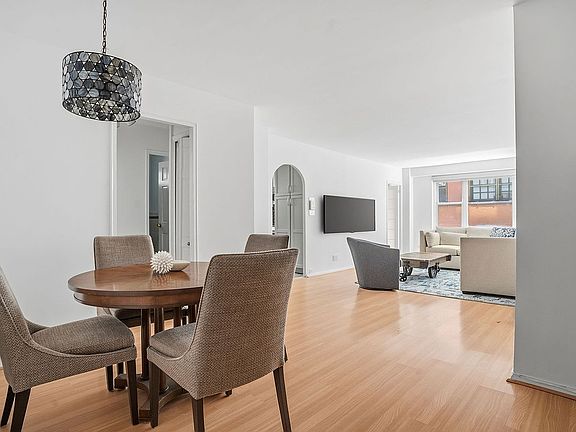 3rd image of 400 E 77th St APT 3E