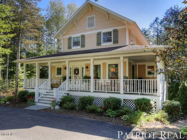 604 Cedar Pines Dr NE, Sparta, MI 49345