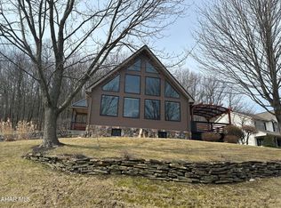 504 Palm Spring Ln, Altoona, PA 16601