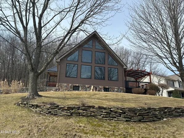 504 Palm Spring Ln, Altoona, PA 16601