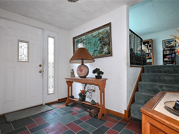 3rd image of 325 Liberty St