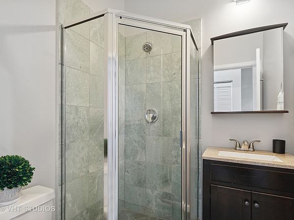 3rd image of 952 N Wolcott Ave #3