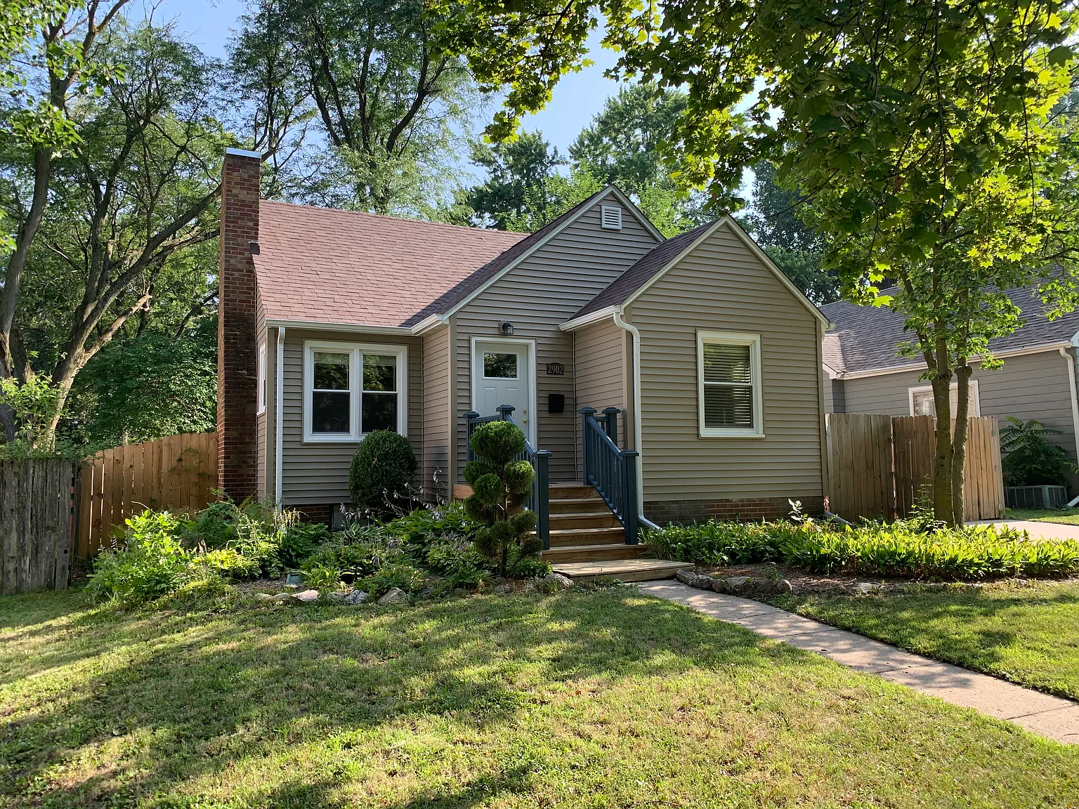 3 bed, 1358 sqft, $2,100 — Photo 1
