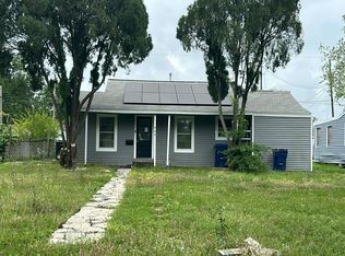 909 16th Ave N, Texas City, TX 77590