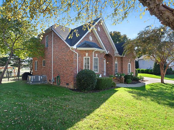 3rd image of 3015 Twisted Oak Dr