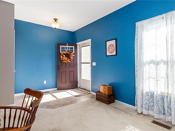 2nd image of 9 Naylor Cir