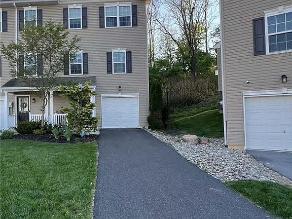 2nd image of 2290 Rising Hill Rd