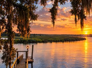 1154 River Dr SW, Darien, GA 31305