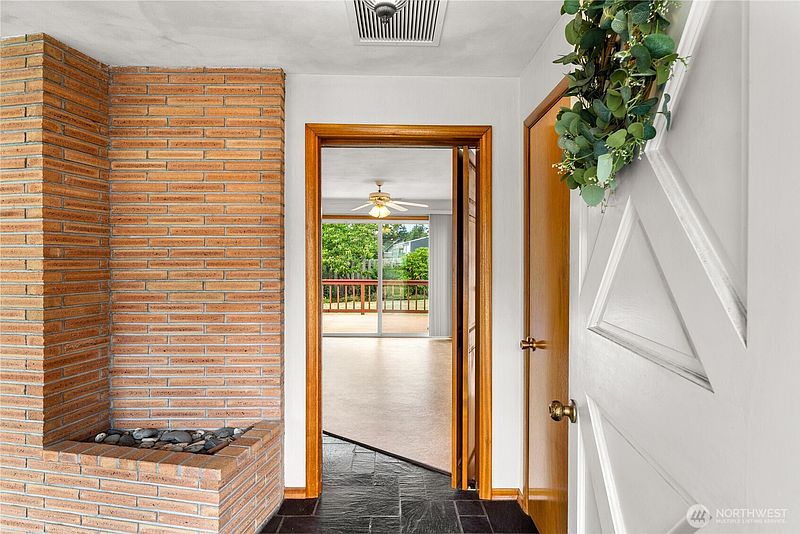 4th image of 523 Carl Way