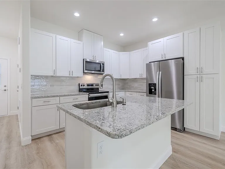 2 Rainbow Ln #B — Photo 10