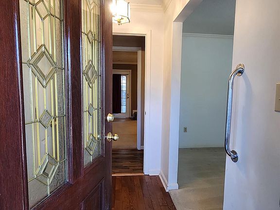 4th image of 714 Robin St