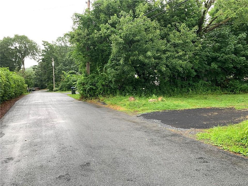 2nd image of 8 Hillcrest Dr