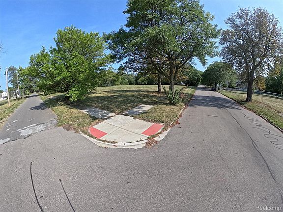 5th image of 3932 18th St