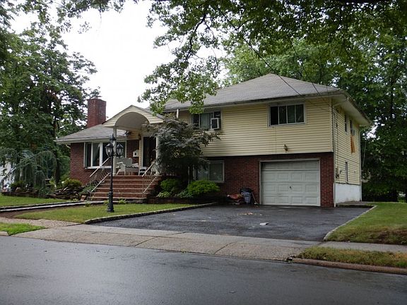 4th image of 95 Holland Ave