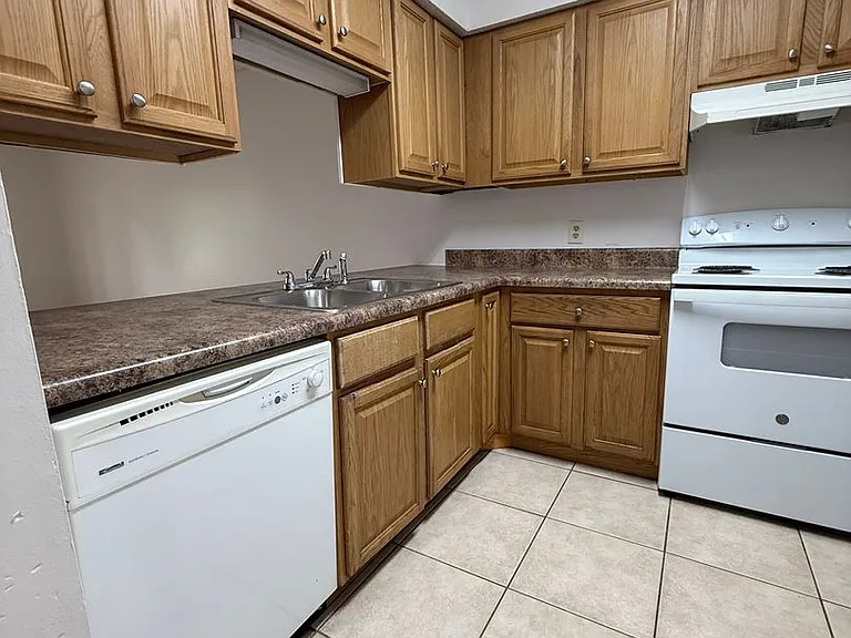 117 Classic Ct — Photo 11