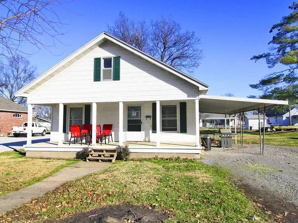 411 W Yoakum Ave, Chaffee, MO 63740