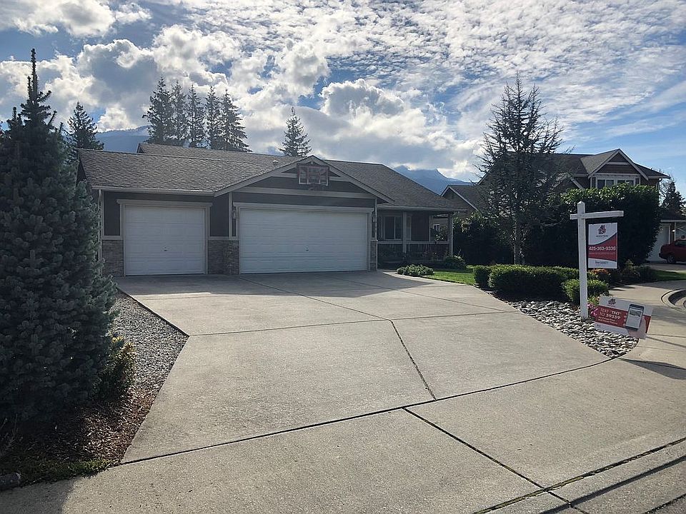 8 cars in driveway/garage