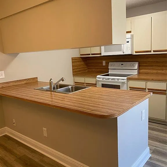 1004 Royal Oak Blvd — Photo 5