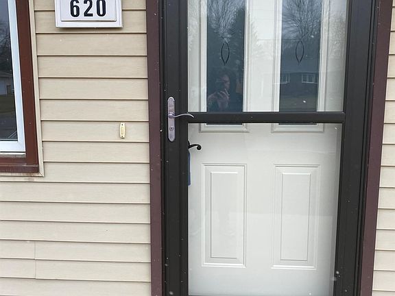 2nd image of 620 22nd St NE