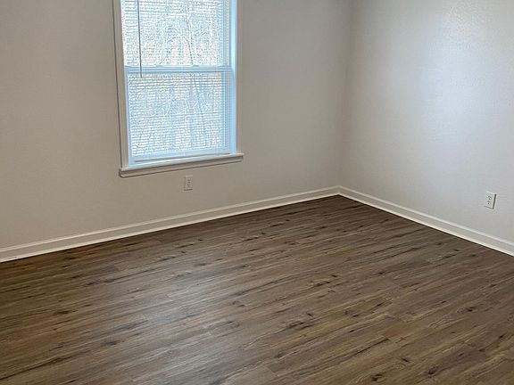 5th image of 211 Pebble Creek Dr