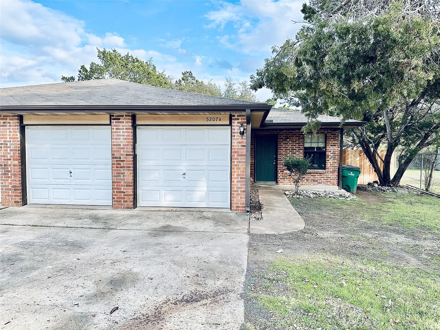 3 bed, 2.0 bath, 1216 sqft, $1,595 — Photo 1