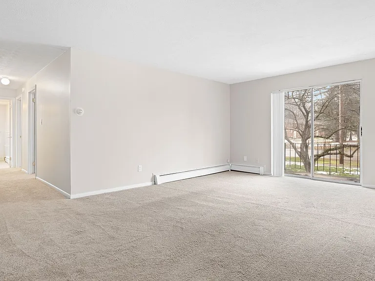 The Hillcrest Apartments — Photo 16