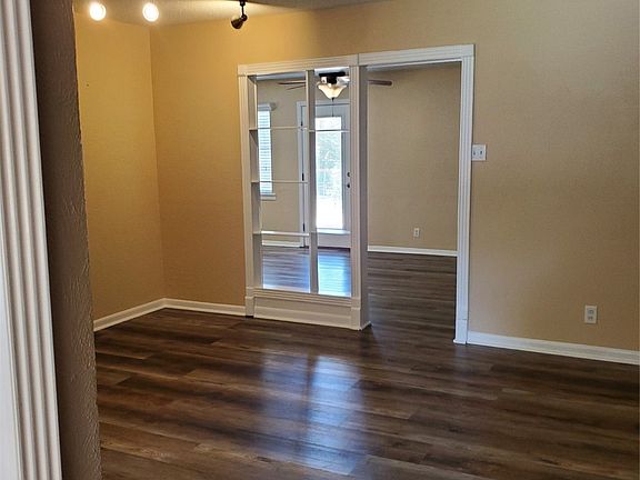 3rd image of 503 Harriett St
