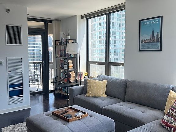 5th image of 400 N La Salle Dr APT 2107