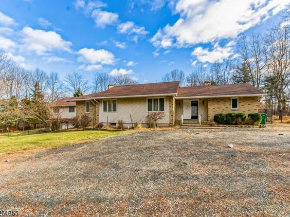 6 Strawberry Ln, Tewksbury Twp., NJ 08833