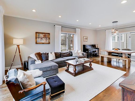 2nd image of 1029 Prairie Ave