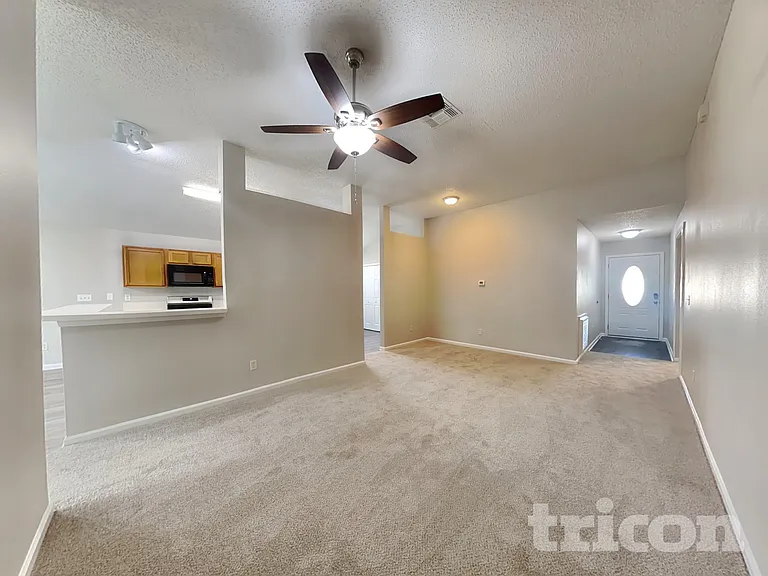 9 Riddle Pl — Photo 2