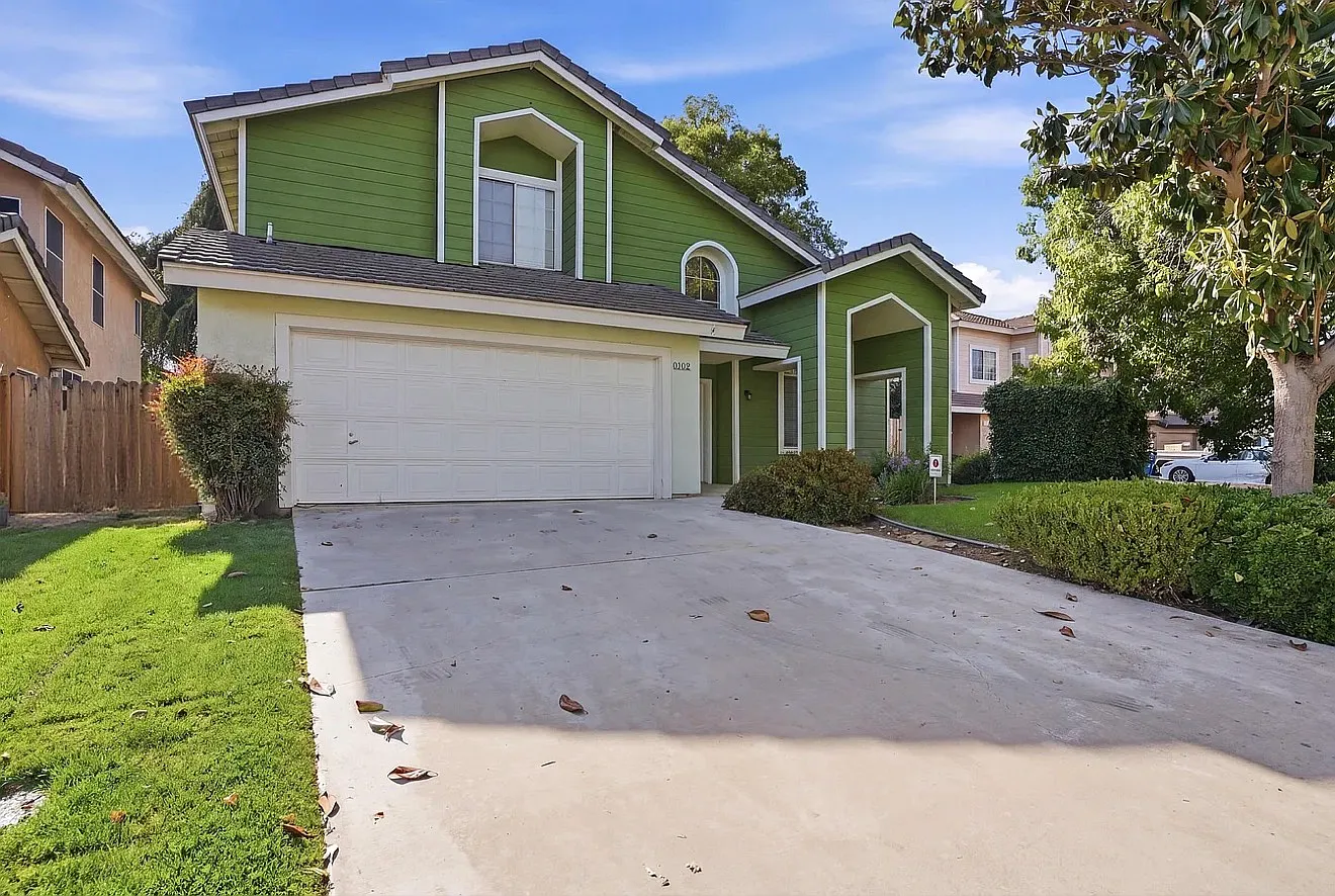 3 bed, 2.5 bath, 1667 sqft, $2,450 — Photo 2