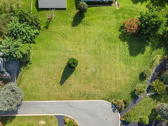 4th image of 112 Cameron Dr