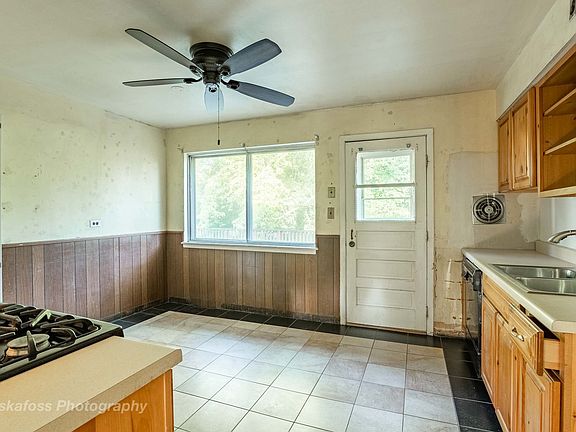 5th image of 718 N Glenn Dr