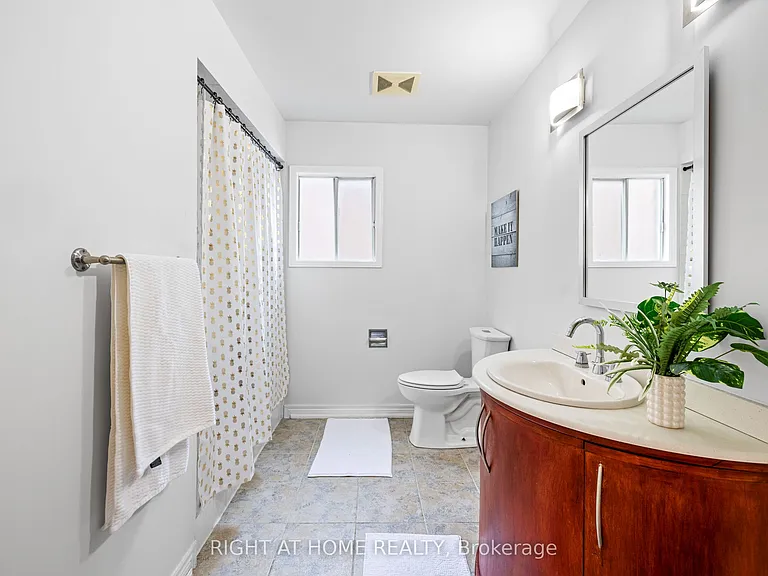 4469 Idlewilde Cres — Photo 28