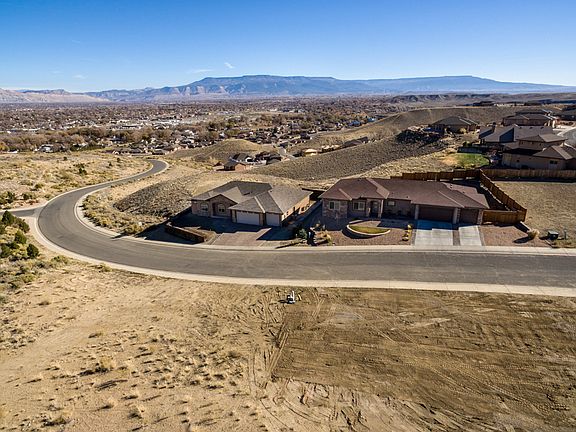 2nd image of 205 Spy Glass Dr