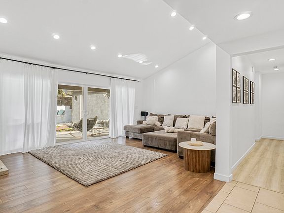 4th image of 22420 Martha St #1