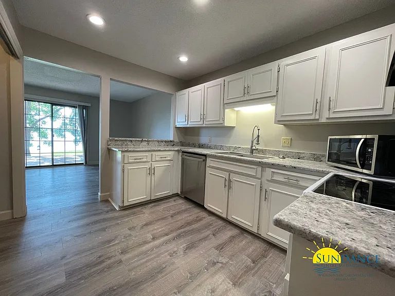 221 Shalimar Dr — Photo 6