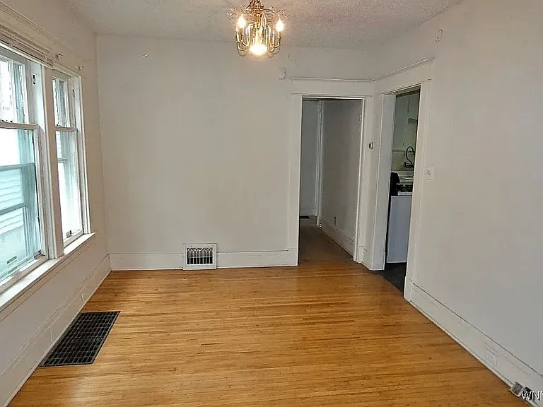 83 Custer St — Photo 6