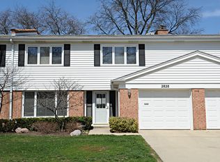 2828 E Bel Aire Dr, Arlington Heights, IL 60004
