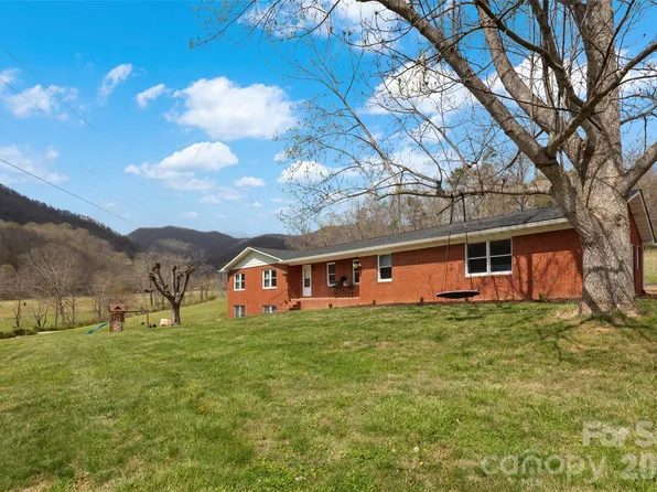 17 Boyd Cove Rd, Leicester, NC 28748
