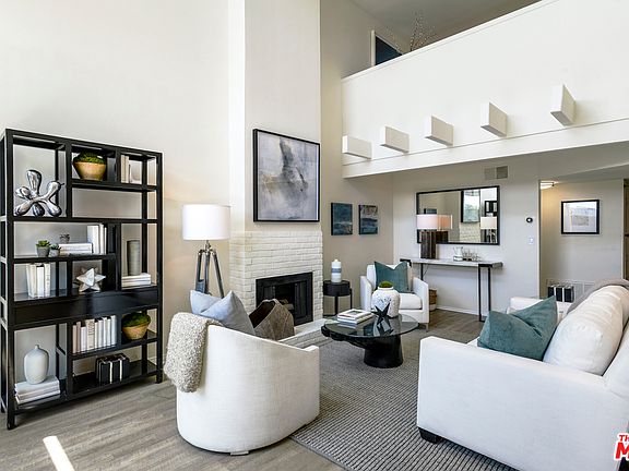4th image of 2677 Centinela Ave Unit 402
