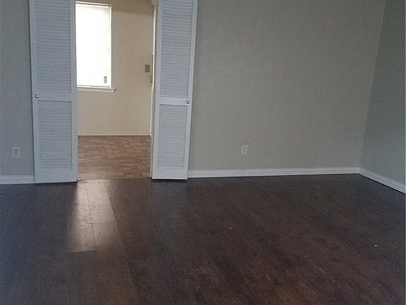 3rd image of 619 Cove Hollow Dr