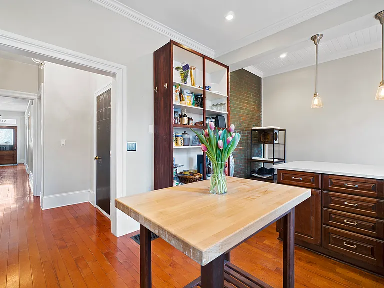 515 Boissevain Ave — Photo 8