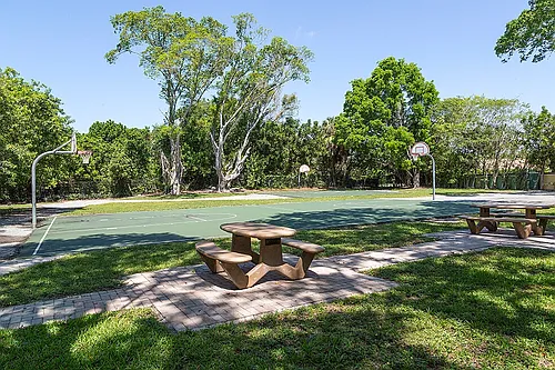 Indian Hills Apartments Photo 1