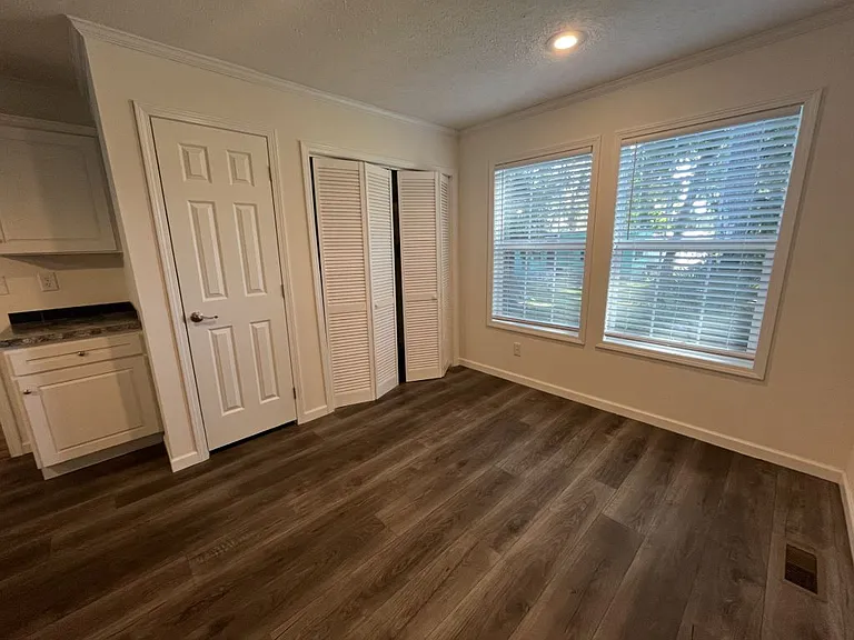 10 Coachlight Ct #63 — Photo 7