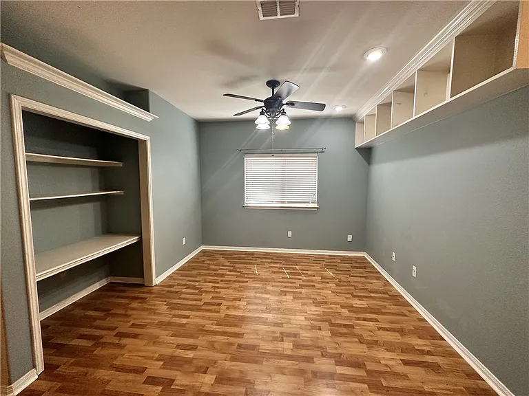 2545 Las Brisas St — Photo 27