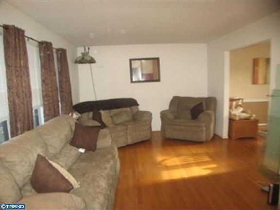 2nd image of 10 Aldee Ln