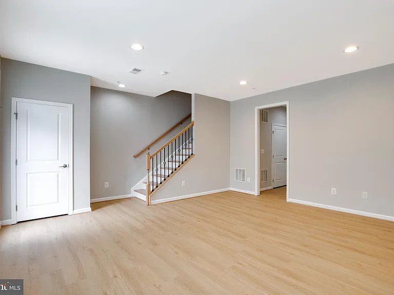 43306 John Michael Ter — Photo 5